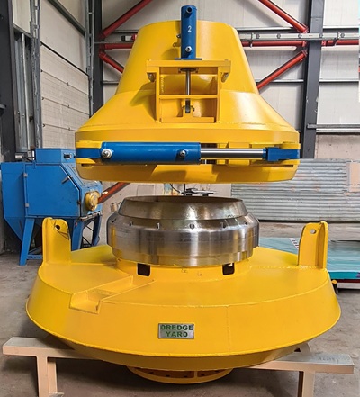 bow coupling with hydraulic cylinders